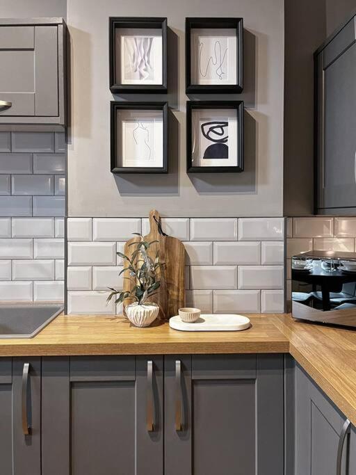 Cosy 2 Bedroom Apartment ทอดมอร์เดน ภายนอก รูปภาพ