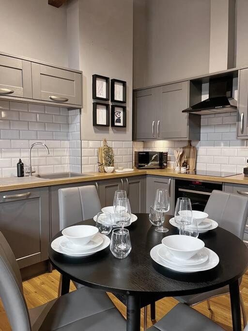Cosy 2 Bedroom Apartment ทอดมอร์เดน ภายนอก รูปภาพ