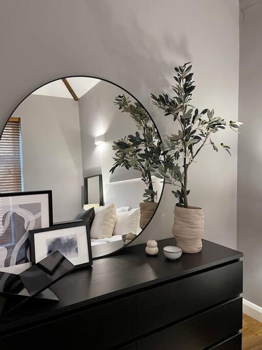Cosy 2 Bedroom Apartment ทอดมอร์เดน ภายนอก รูปภาพ