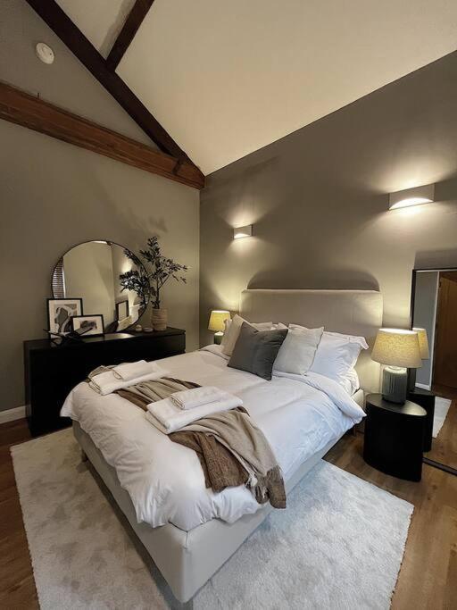 Cosy 2 Bedroom Apartment ทอดมอร์เดน ภายนอก รูปภาพ