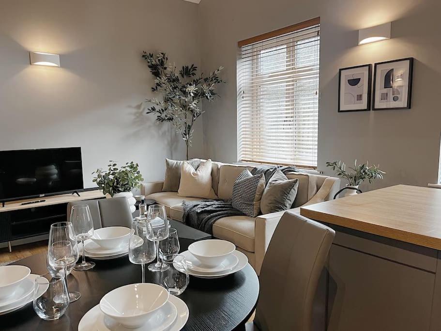 Cosy 2 Bedroom Apartment ทอดมอร์เดน ภายนอก รูปภาพ