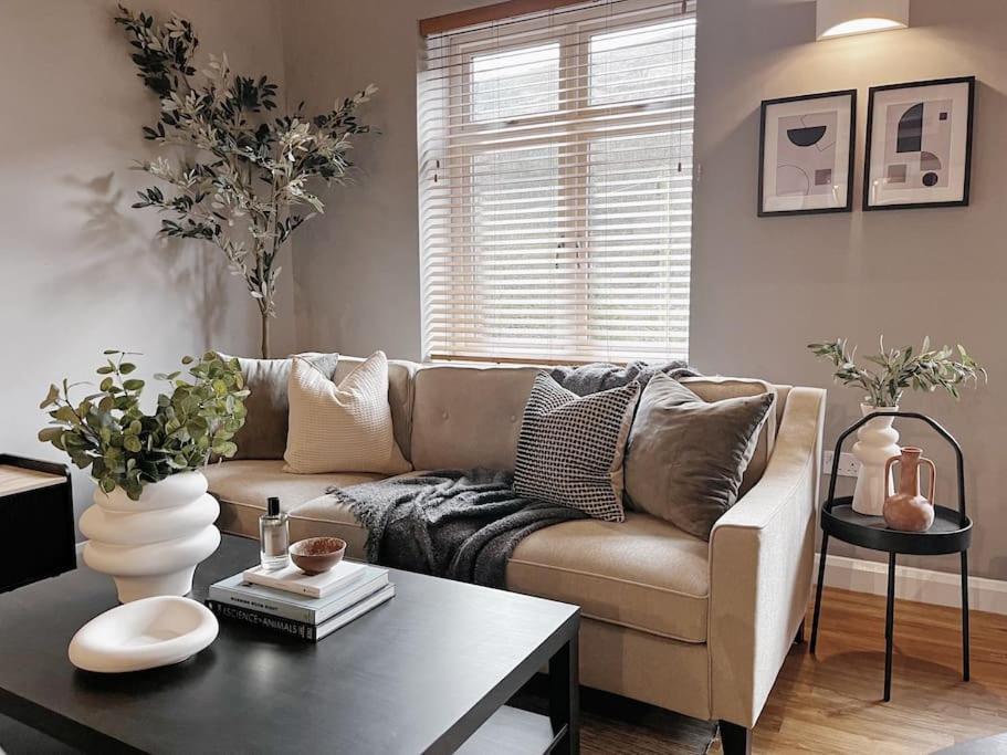 Cosy 2 Bedroom Apartment ทอดมอร์เดน ภายนอก รูปภาพ