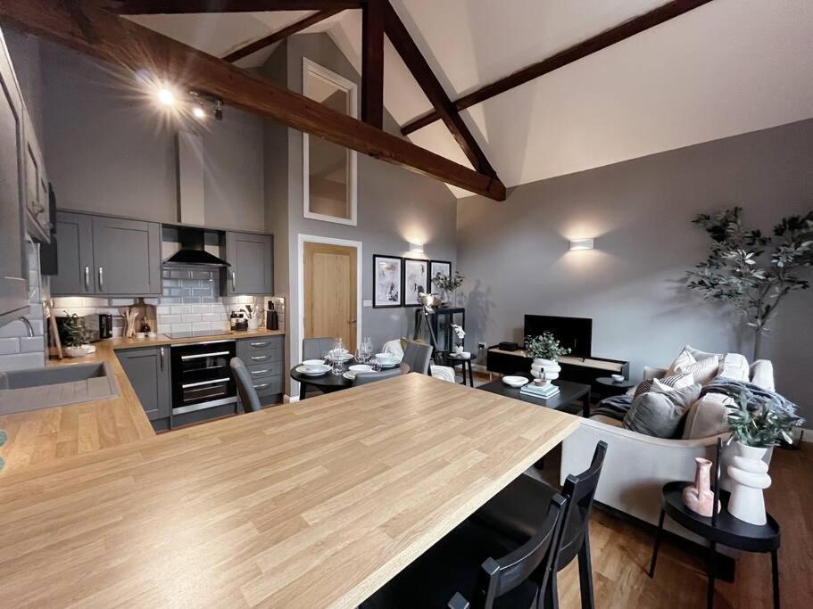 Cosy 2 Bedroom Apartment ทอดมอร์เดน ภายนอก รูปภาพ