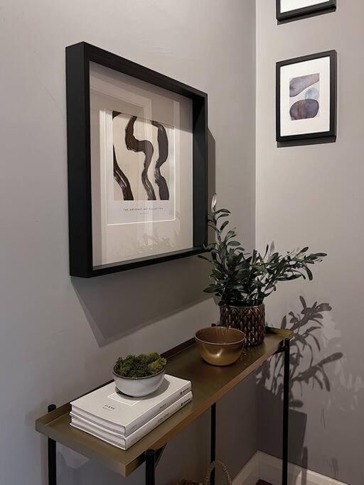 Cosy 2 Bedroom Apartment ทอดมอร์เดน ภายนอก รูปภาพ