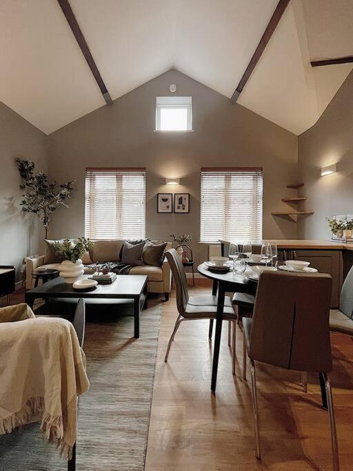 Cosy 2 Bedroom Apartment ทอดมอร์เดน ภายนอก รูปภาพ