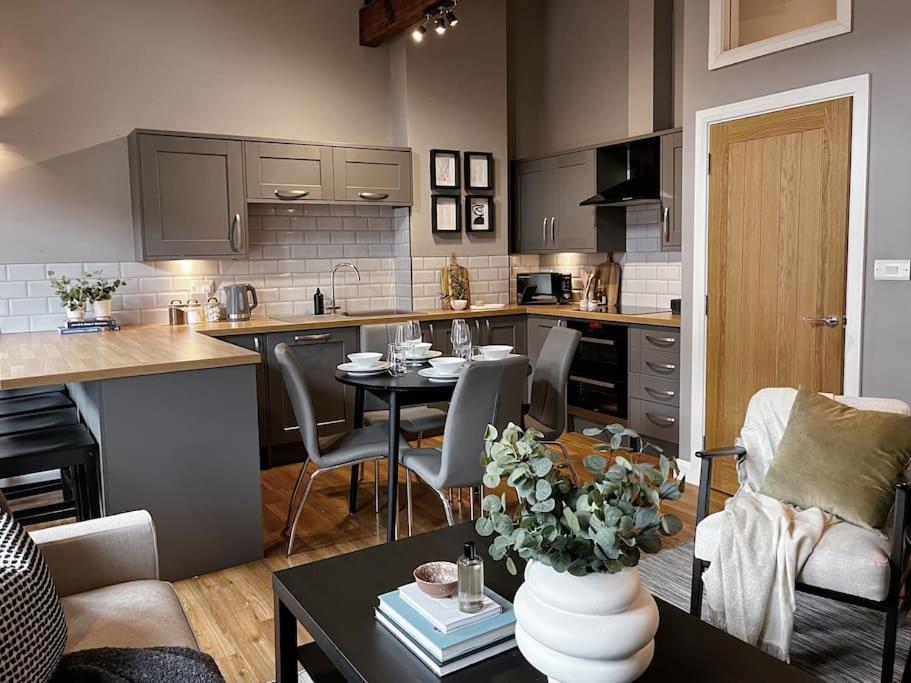 Cosy 2 Bedroom Apartment ทอดมอร์เดน ภายนอก รูปภาพ