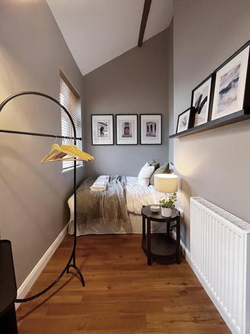 Cosy 2 Bedroom Apartment ทอดมอร์เดน ภายนอก รูปภาพ