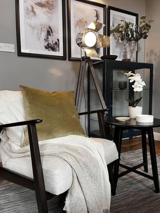 Cosy 2 Bedroom Apartment ทอดมอร์เดน ภายนอก รูปภาพ